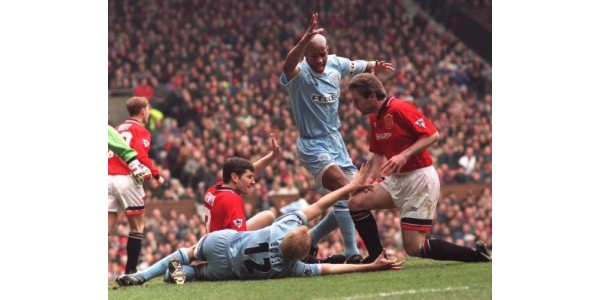 Kuuluisa Premier League -sarjan jalanjälki